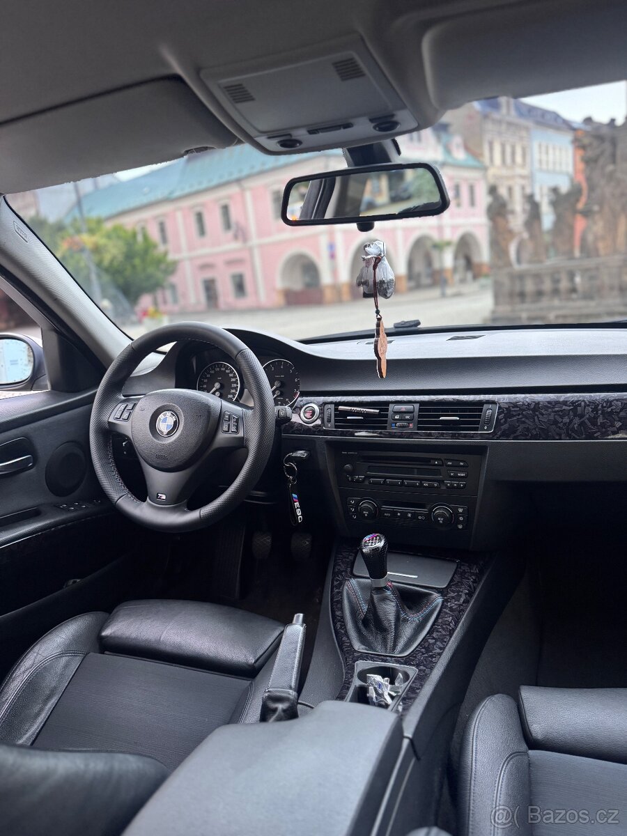 Bmw e90 330i - 2