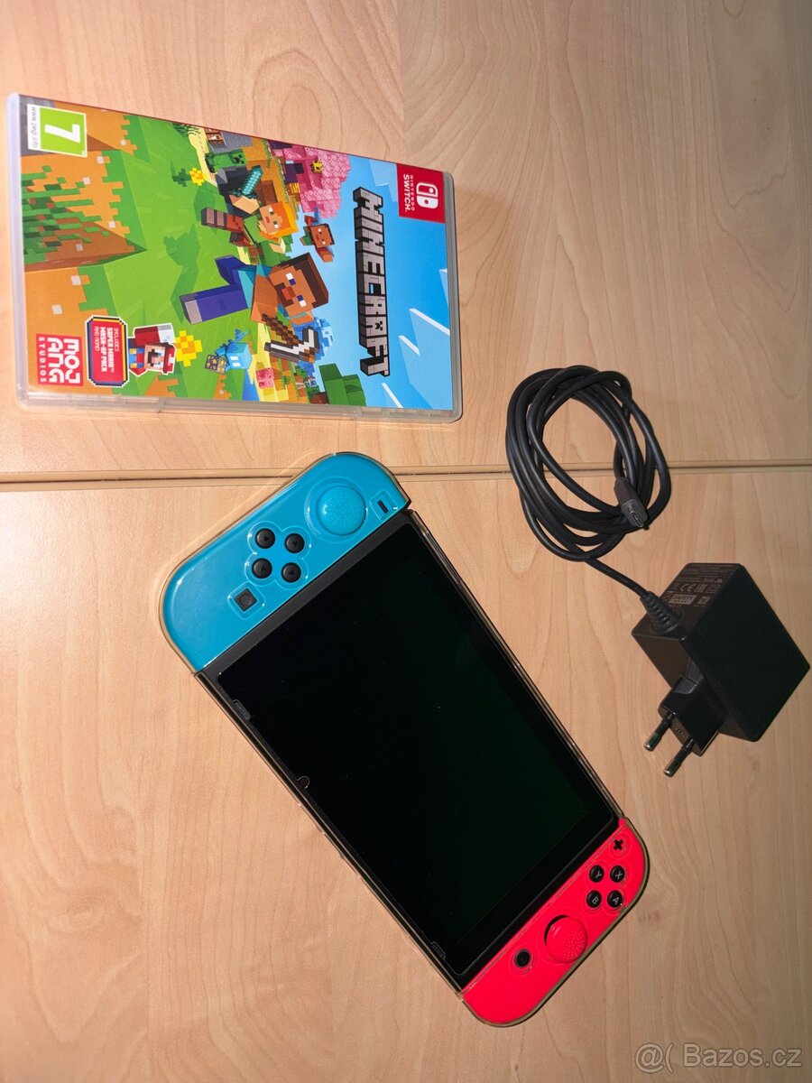 Nintendo Switch s příslušenstvím + hra Minecraft - 2