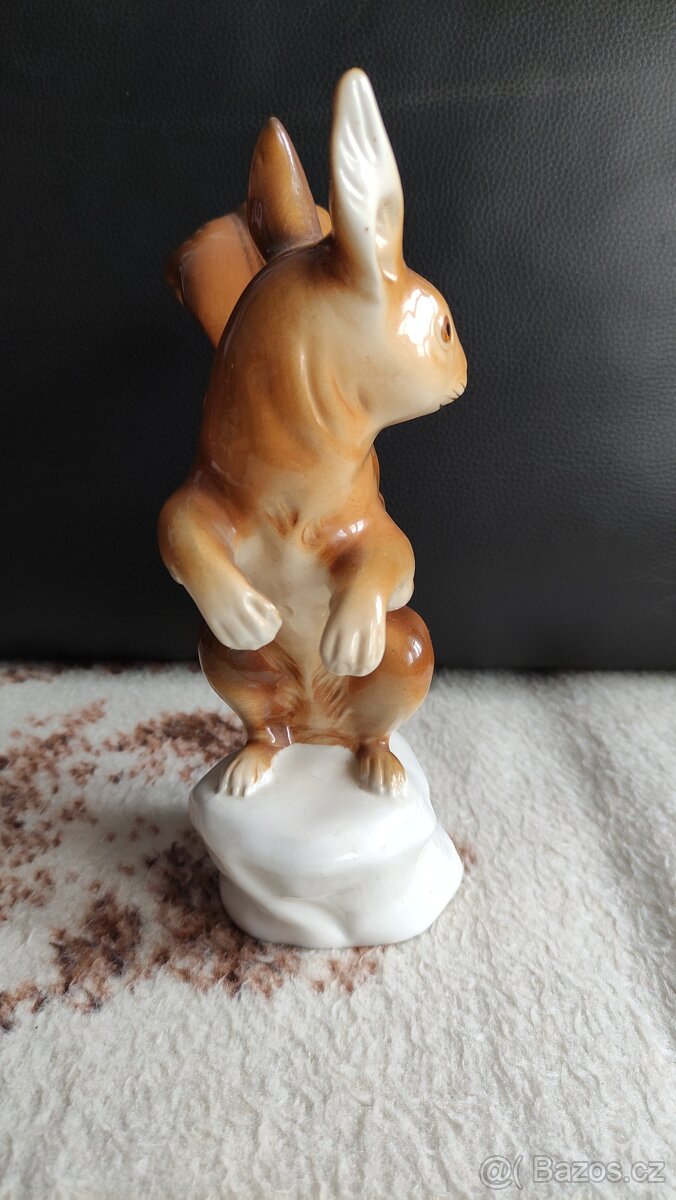 Socha. soška, figurka - veverka Royal Dux - 2