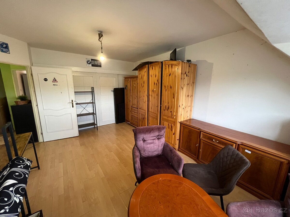 Nábytek - židle, skříň, stolek…. - 2