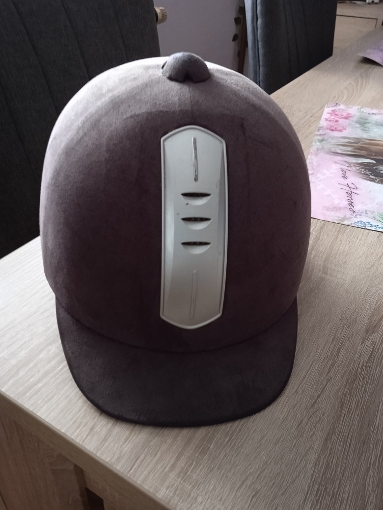 JEZDECKÁ HELMA VEL. 54 - 2