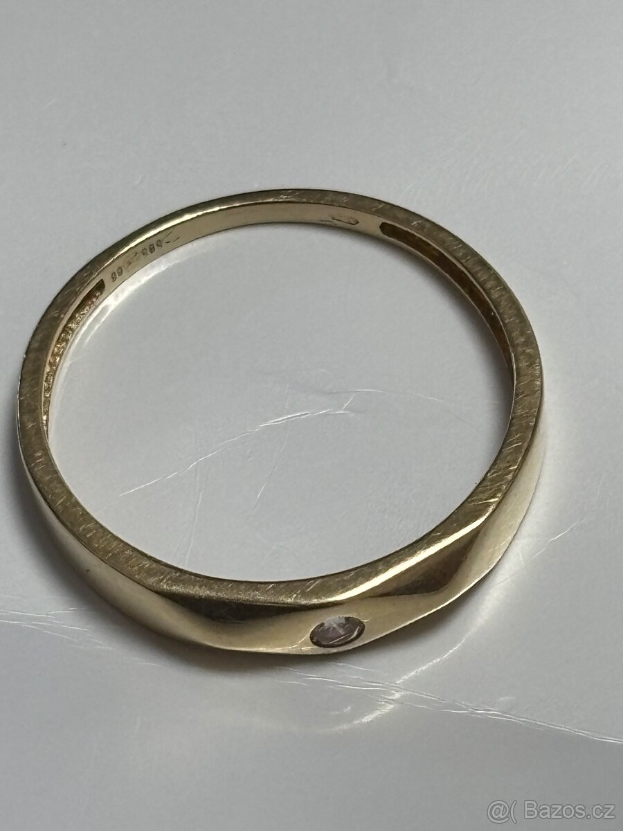 Zlatý dámský prsten 14 kt. 585 váha 1,39g zlato - 2