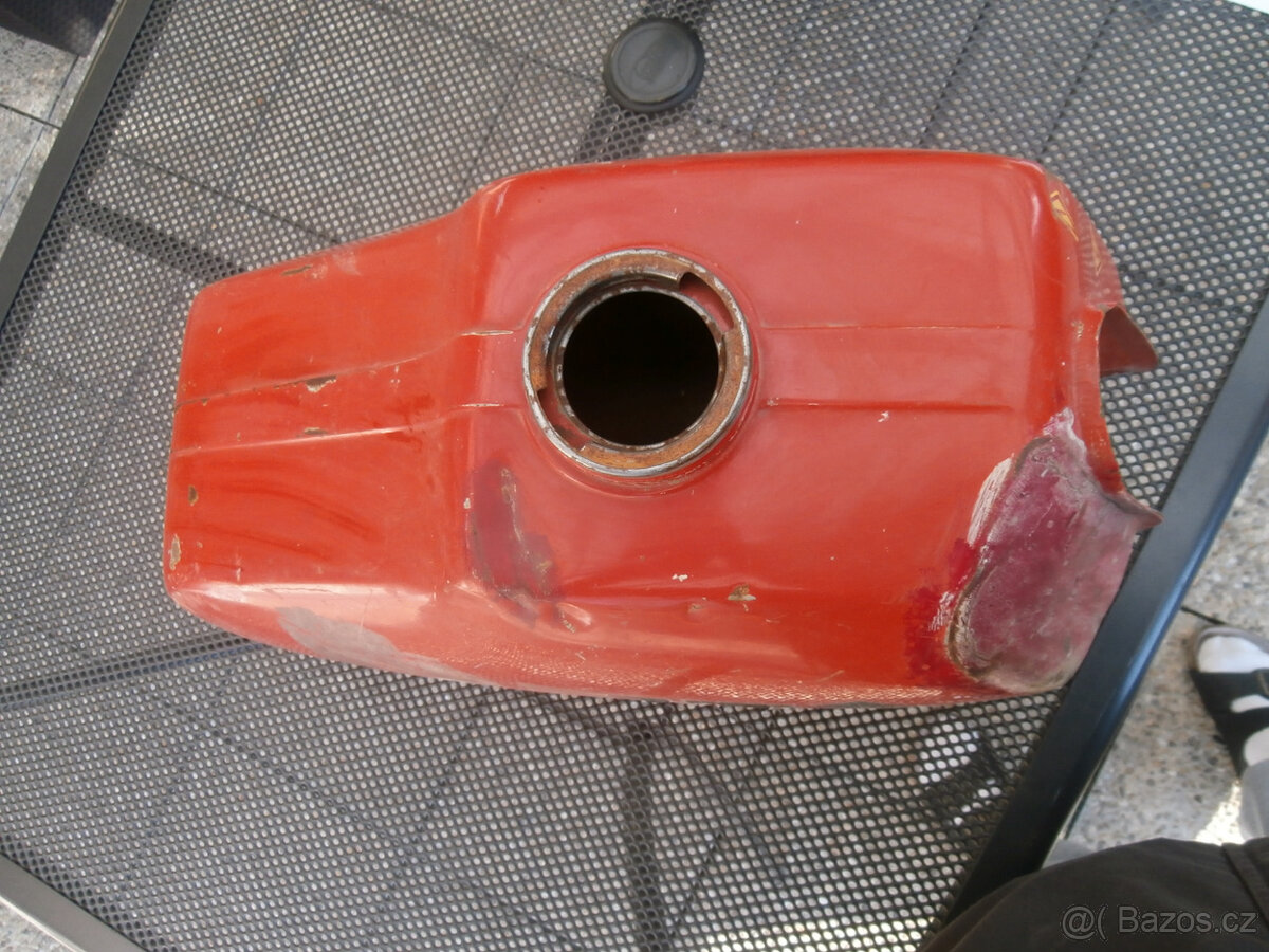 Nádrž na motocykl MZ starší 700 kč včetně poštovného - 2