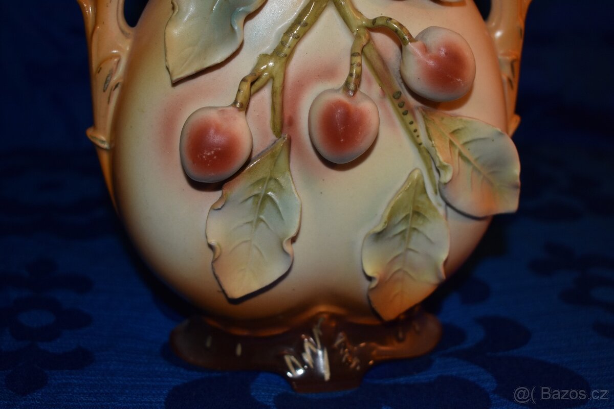 Secesní váza s reliéfem - 2