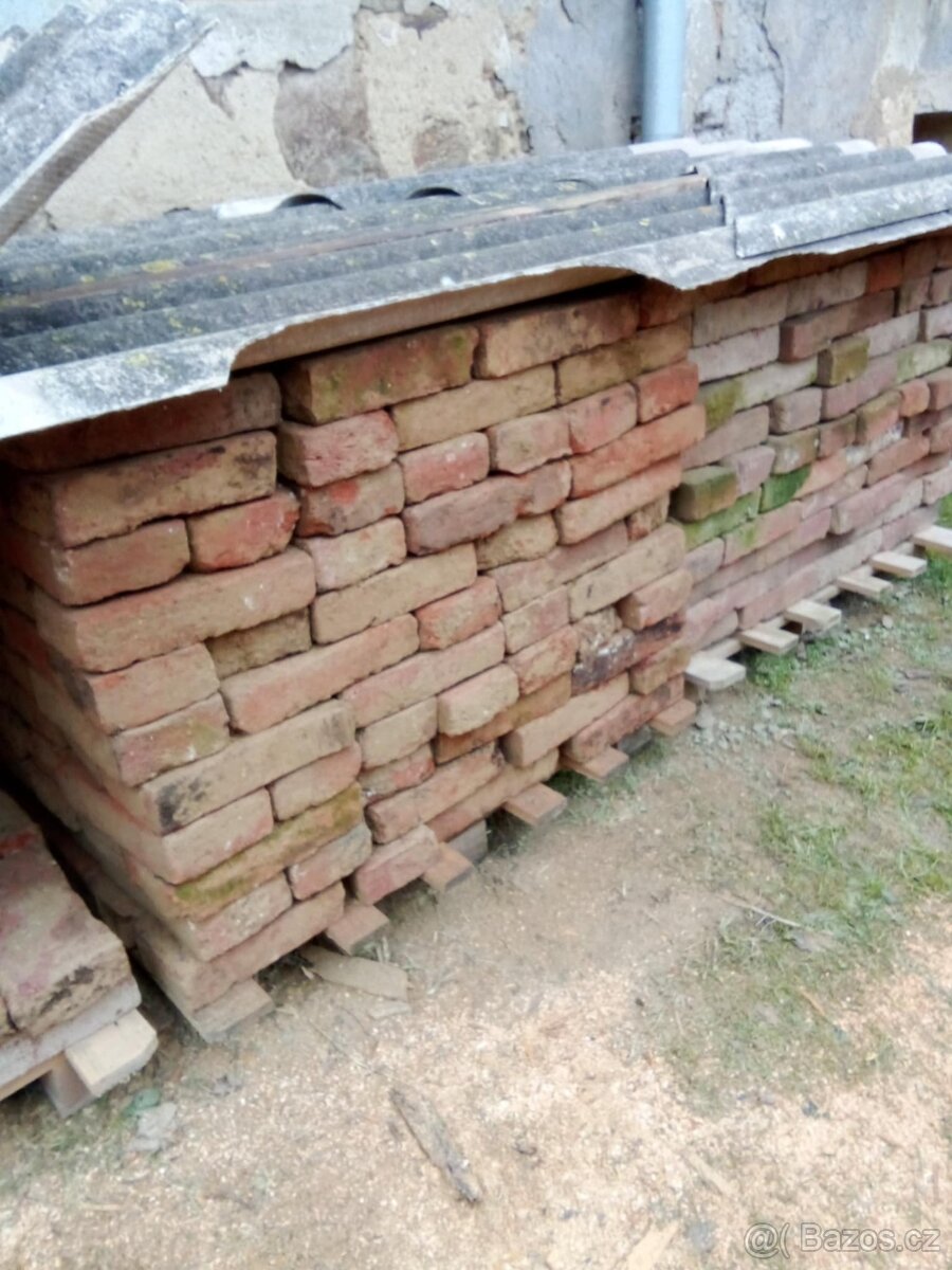 Staré čištěné cihly - 2