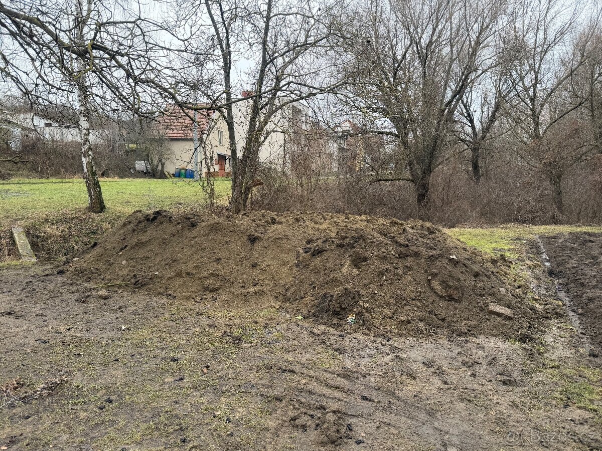 Hlína za odvoz (cca 30m3) - 2