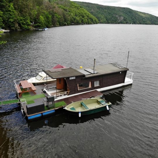 Pronájem hausbot Slapy - 2