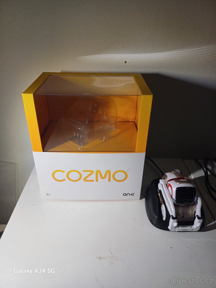 Anki cozmo robot - 2
