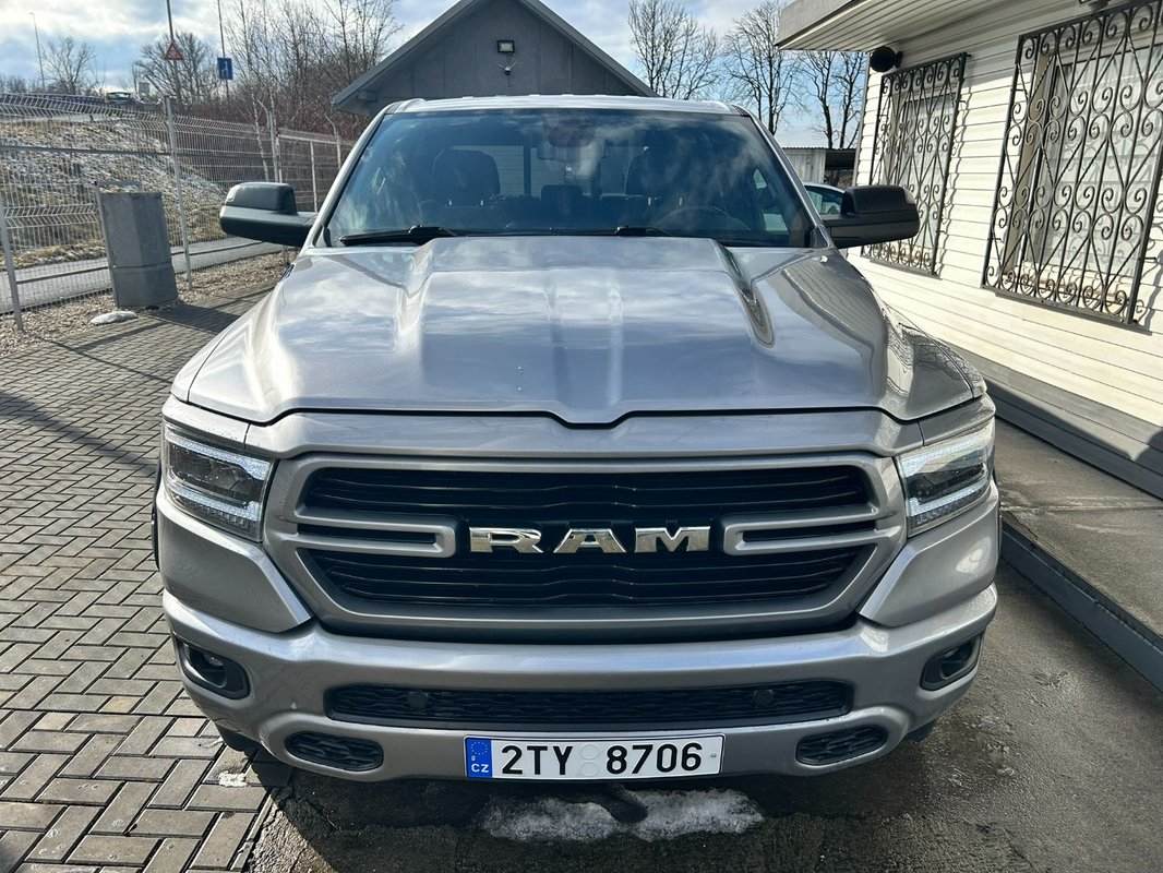 Dodge RAM 1500 5.7 HEMI 4x4 - 2