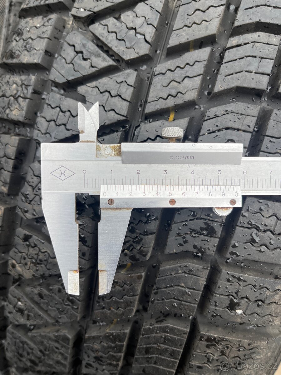 Zimní pneu 215/70/16 - 2