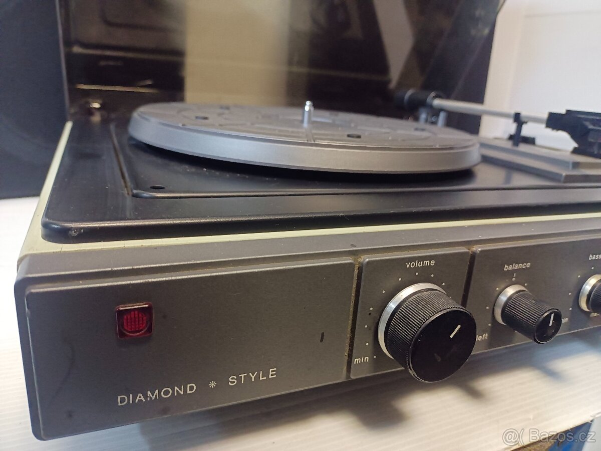 TESLA NZC 041 DE LUXE, gramo se zesilovačem - 2