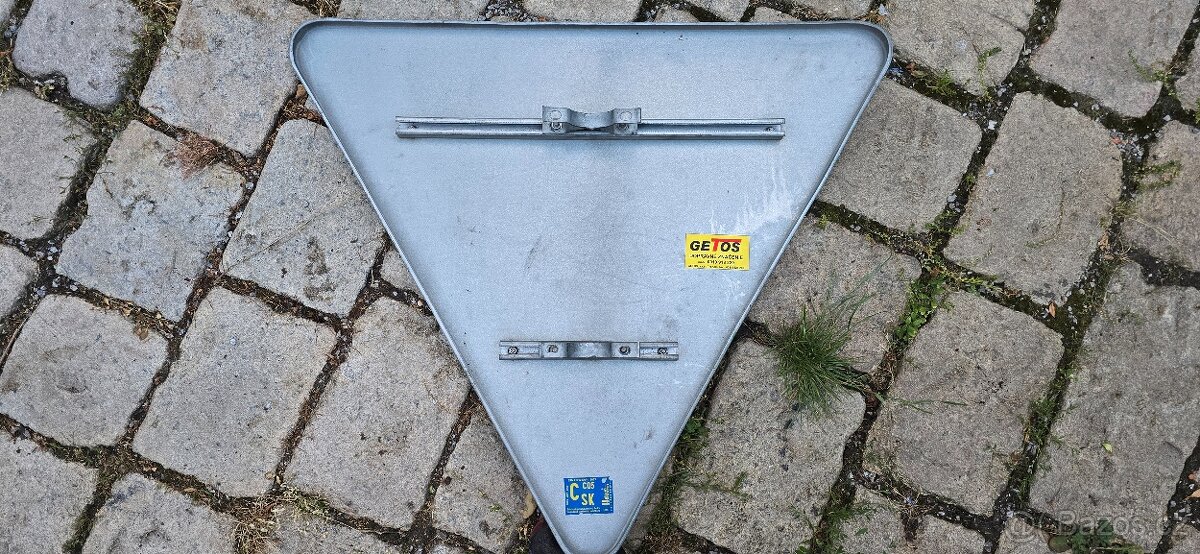 Dopravní značka - pozor chodci - 2