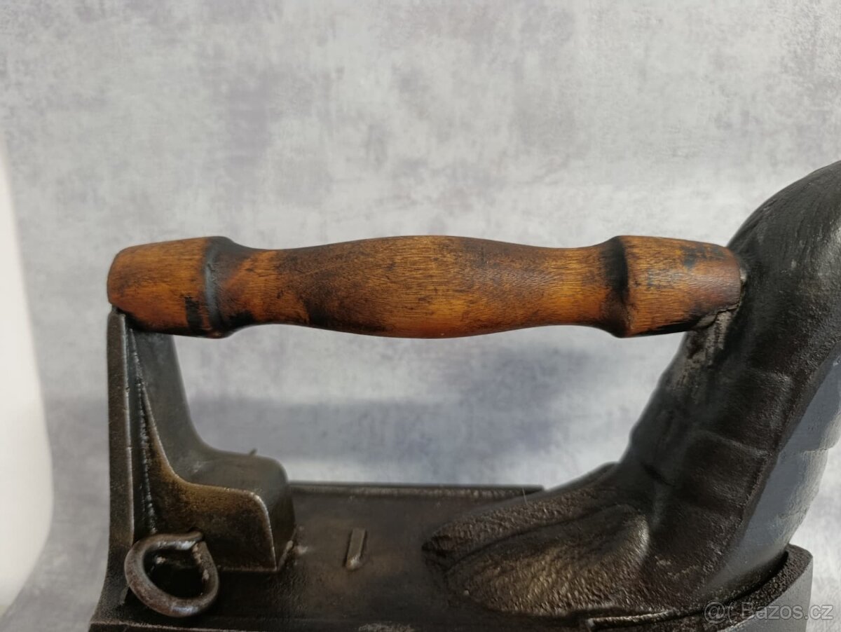 Obrovská atypická komínová žehlička, 9,65kg TOP - 2
