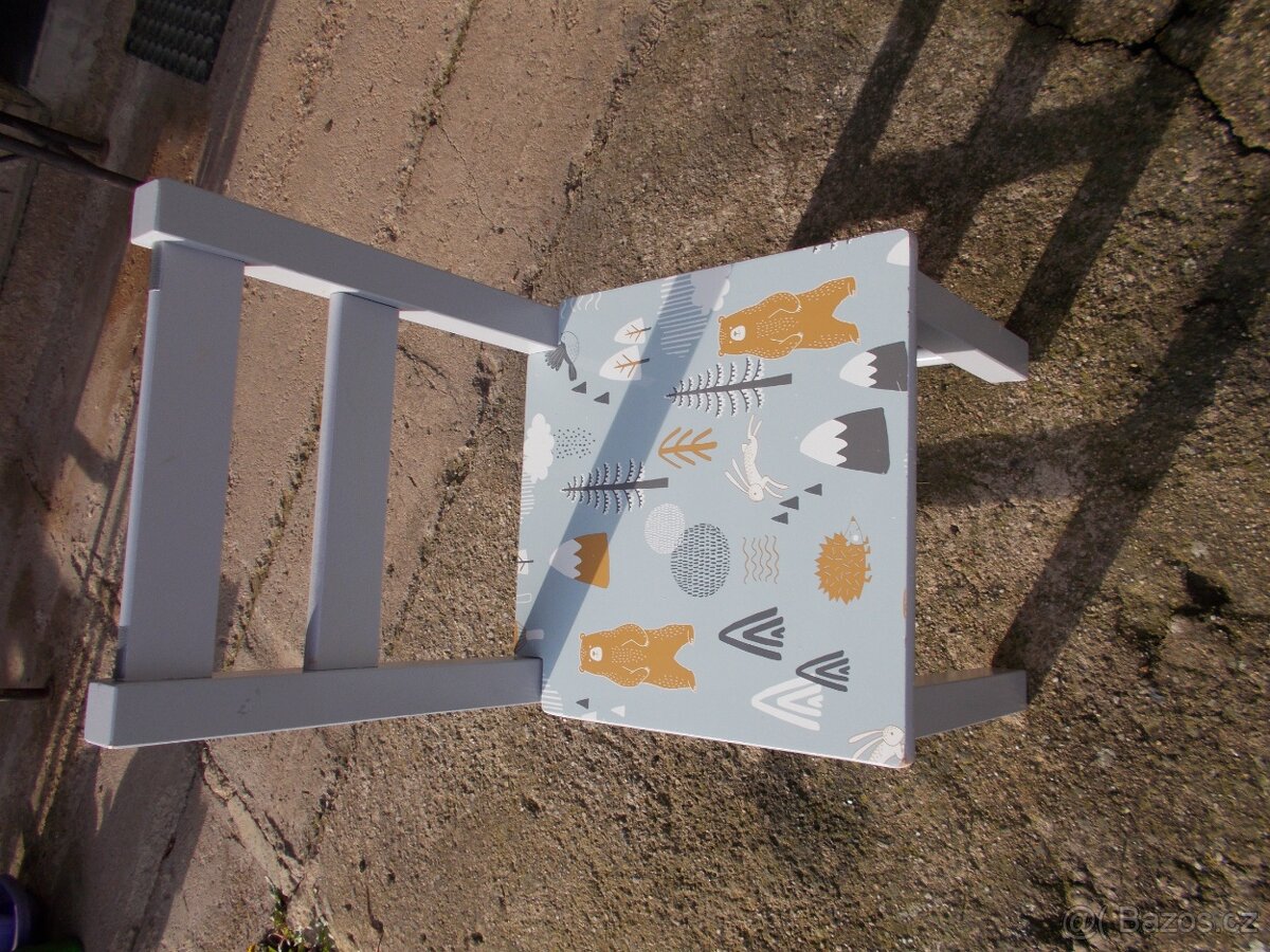 stolek a židličky - 2