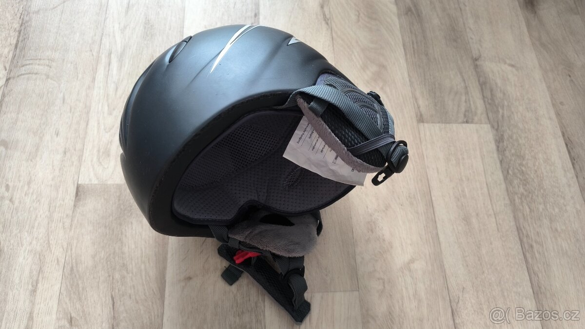 Dětská lyžařská přilba v dobrém stavu - 2