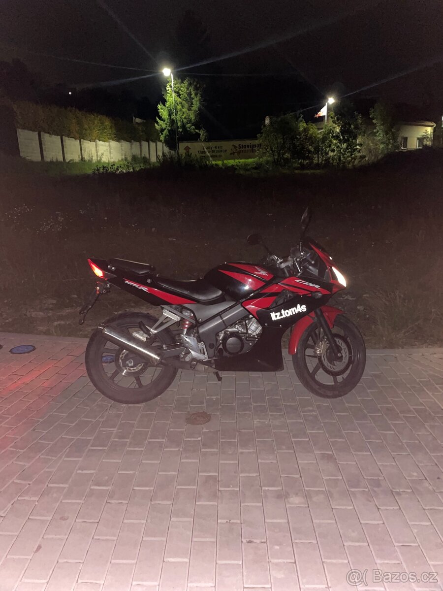 Motorka honda cbr 125 2010 - 2