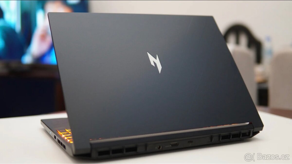 Acer Nitro V16 – Ryzen 7 8845HS, RTX 4060, 1 TB SSD - 2