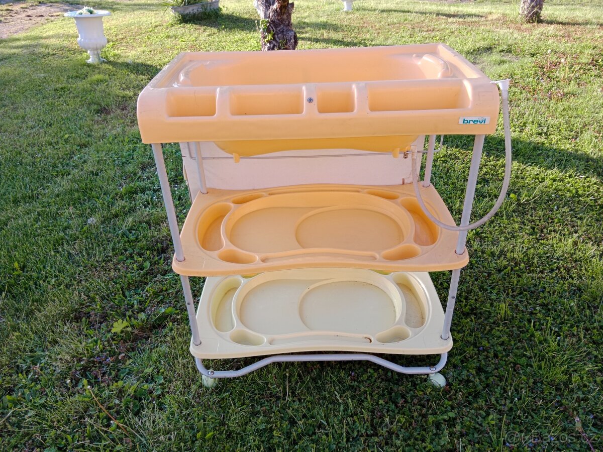 Přebalovací pult s vaničkou daruji - 2