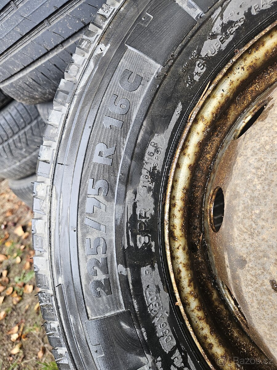 Kolo s pneu Iveco rezerva - 2