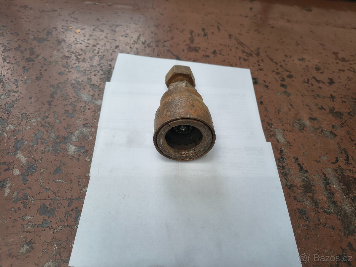 Stahovák na Trabanta. - 2