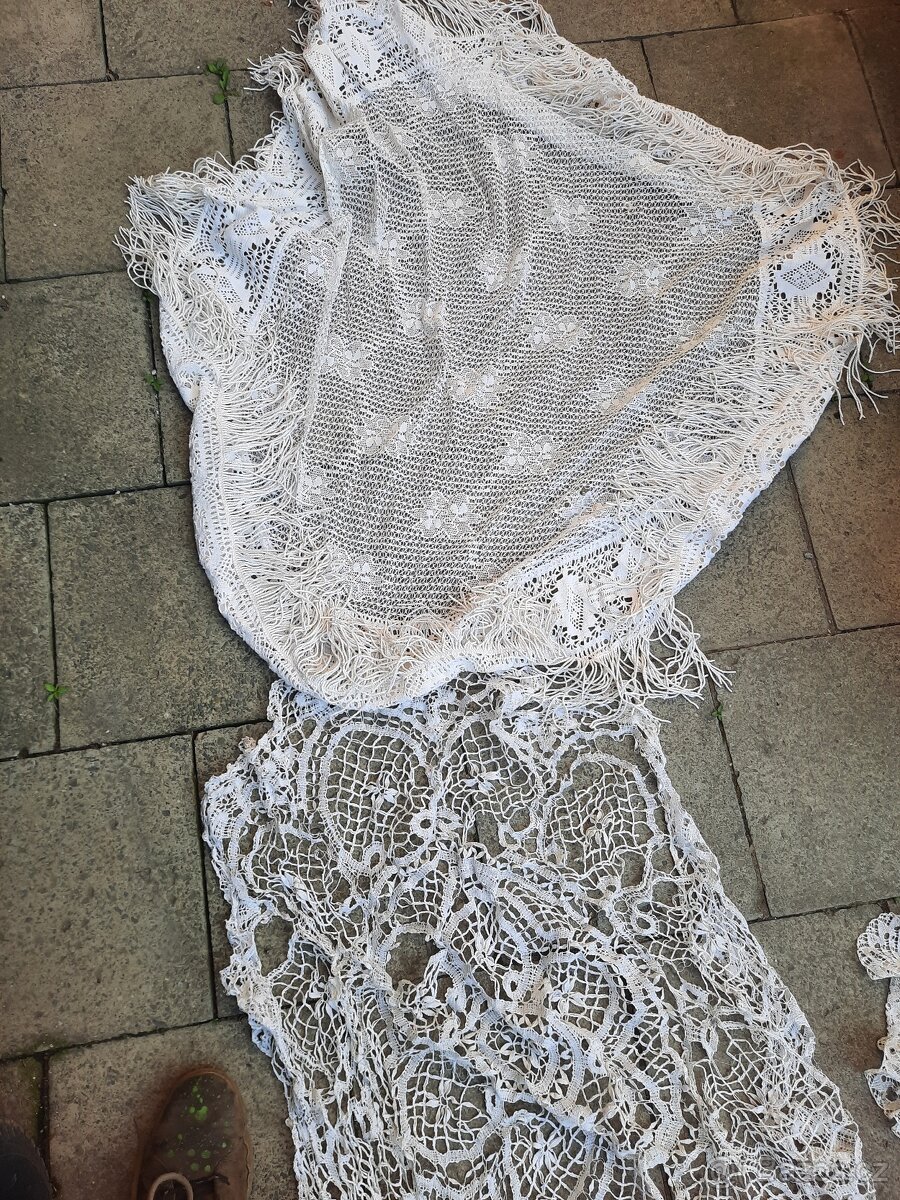 Háčkovany ubrous - 2