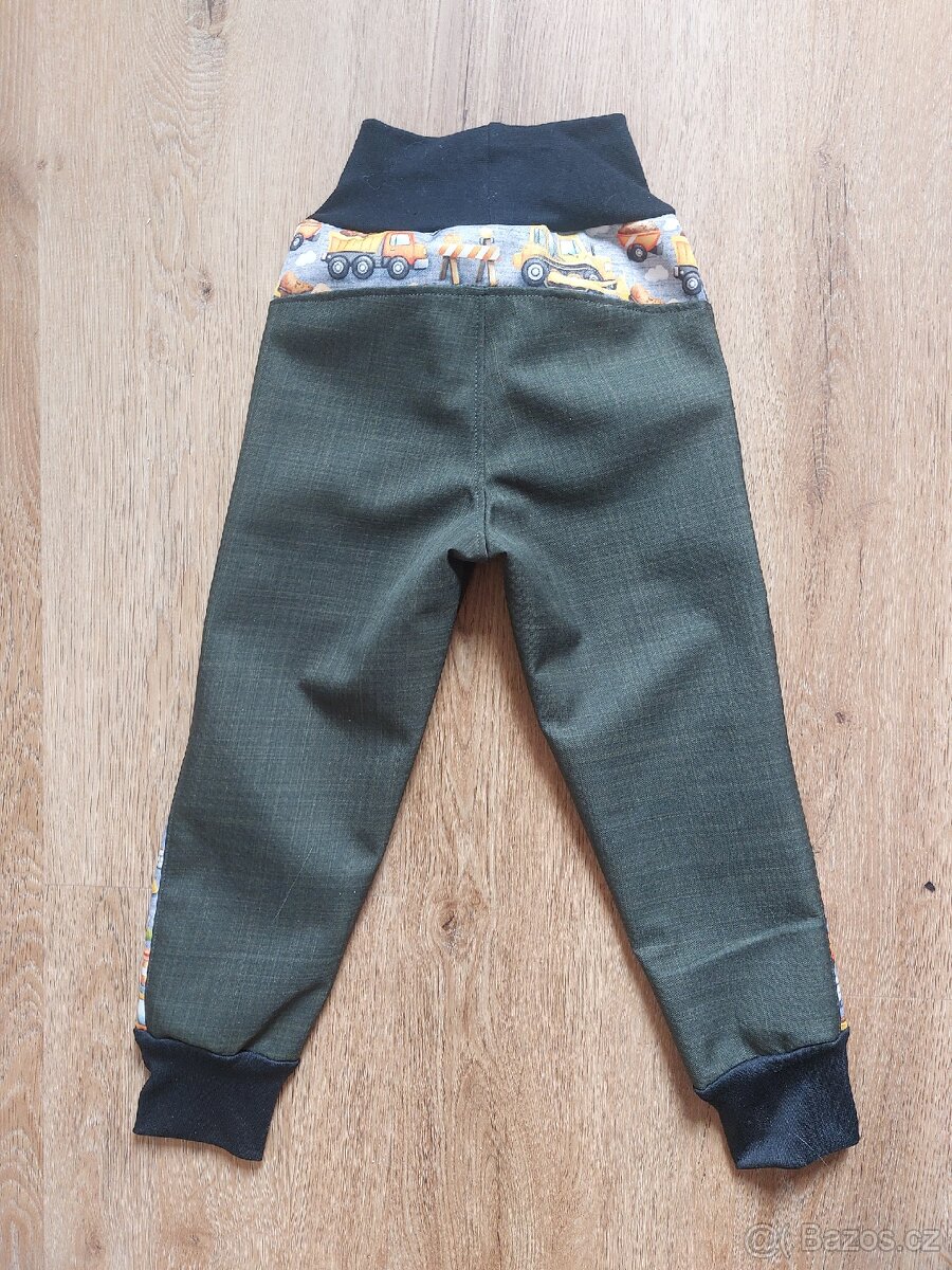 Jarní softshellove kalhoty 98/104 Nové - 2