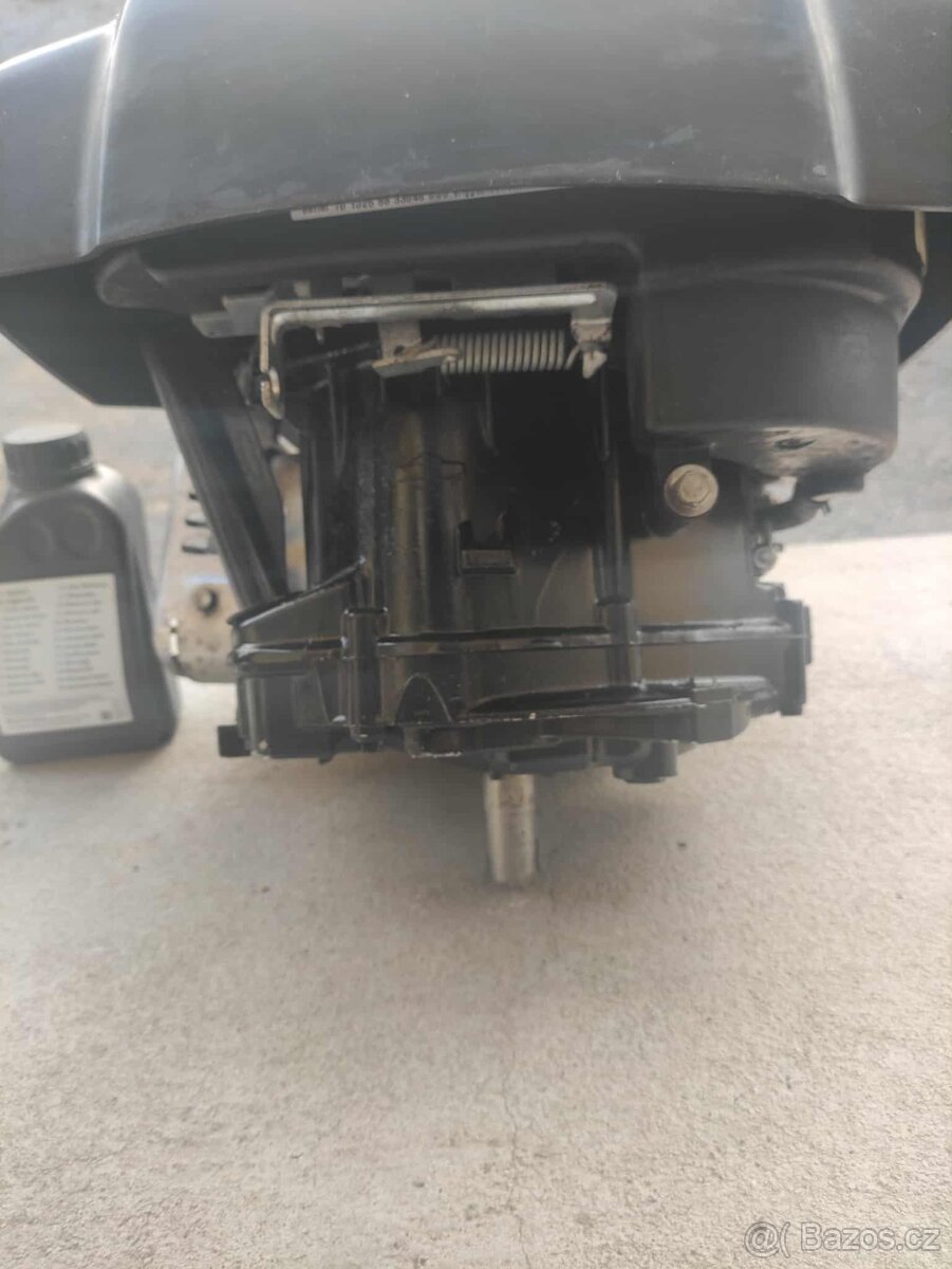 Prodám motor ze sekačky Viking - 2