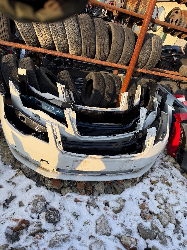 Prodám přední nárazník Škoda Superb III - 2