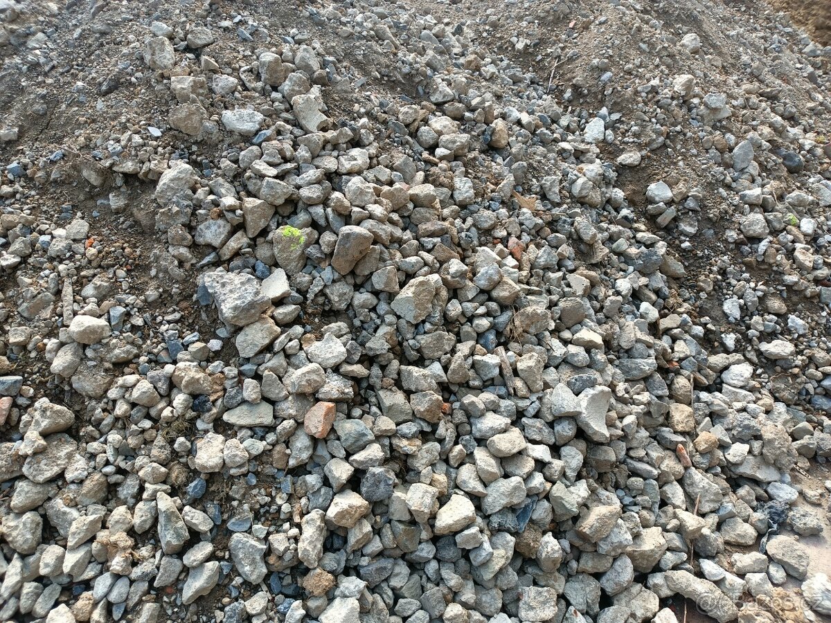Betonový recyklat+zemina, použité - 2