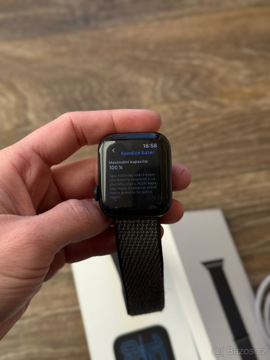 Apple Watch SE 3 + Cellular • 40mm stav baterie 100% - 2