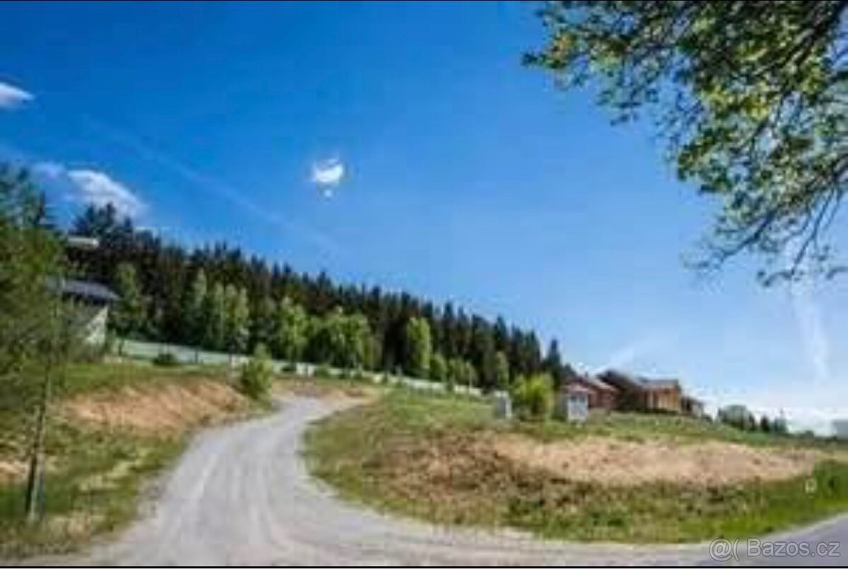 Prodám 3 stavební parcely na výstavbu RD (3346m2) - 2