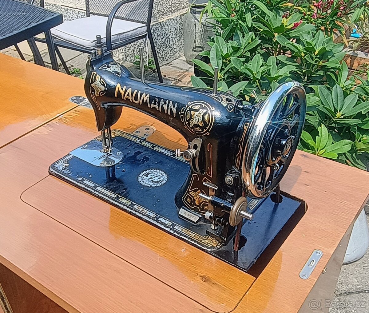 Starý šlapací šicí stroj - NAUMANN - 2