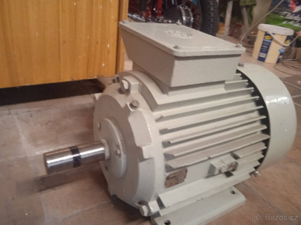Prodám elektromotor 15kW a 2900 ot/min - 2