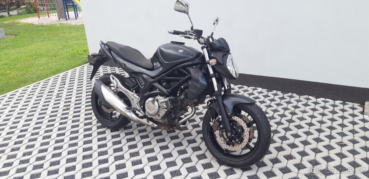 Suzuki sfv 650 gladius - 2