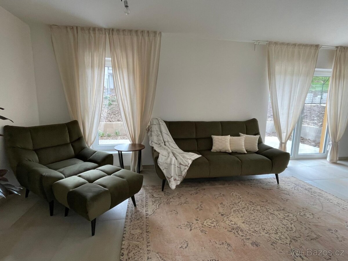 Sedací sestava - 3místná + křeslo+ taburet - 2