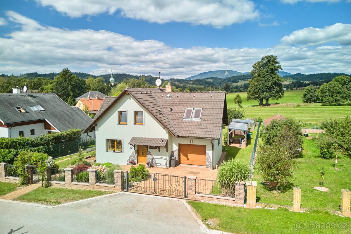 Prodej rodinného domu dispozice 5+kk ve Vlčicích - 2