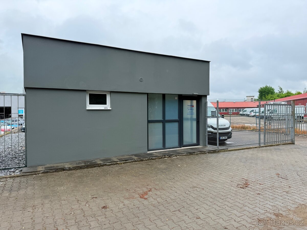 Pronájem komerčního, zpevněného , pozemku cca 500 m - 2