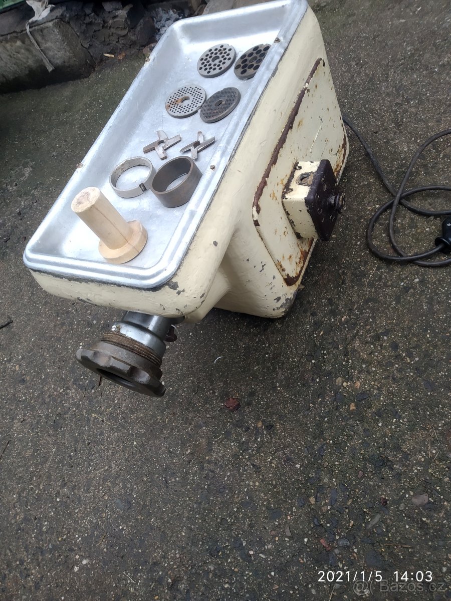 Mlýnek na maso Vlček RM100 - 2