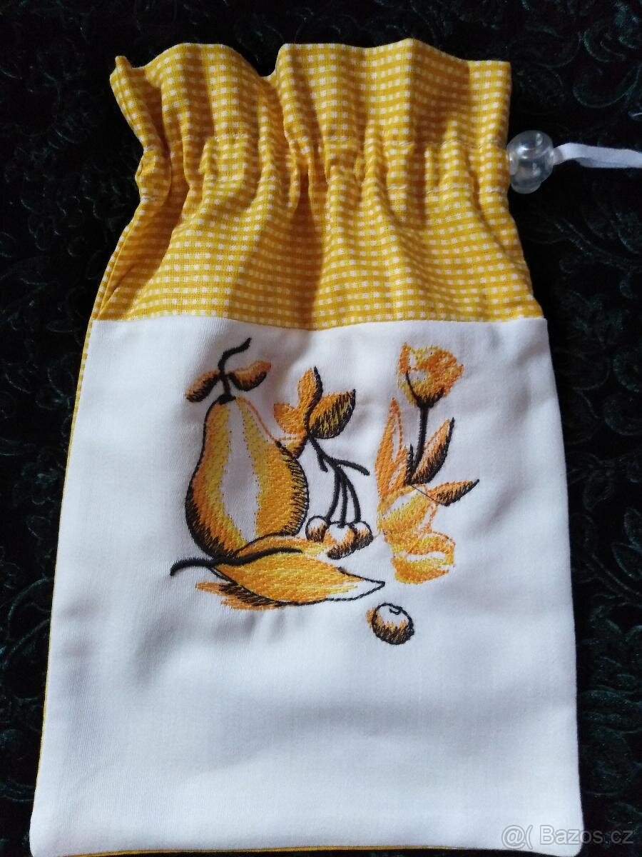 VYŠÍVANÉ PYTLÍČKY NA BYLINKY 4 kusy - 2