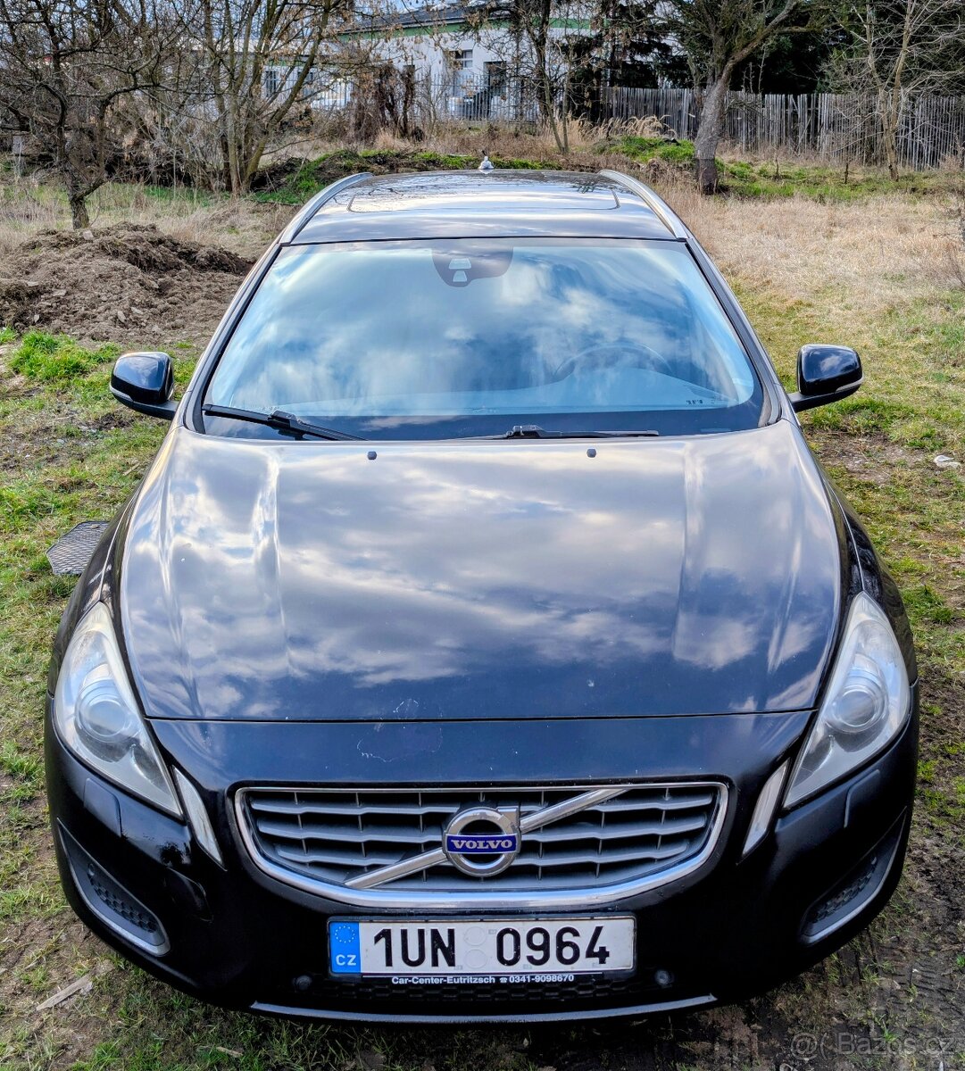 ✅Volvo V60 Summum D3/D4 120 kw - 2