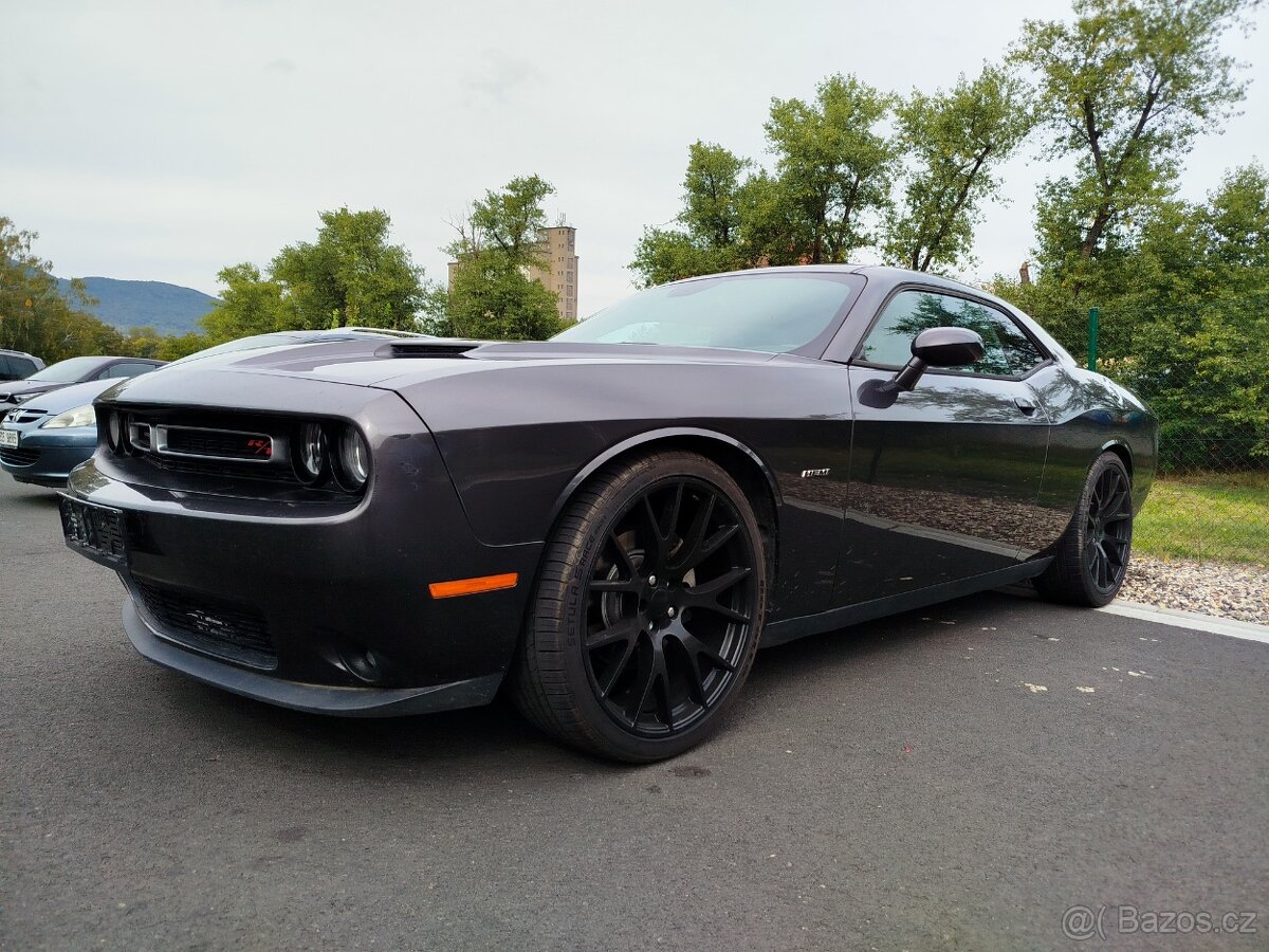 Dodge Challenger 5.7 hemi - 2