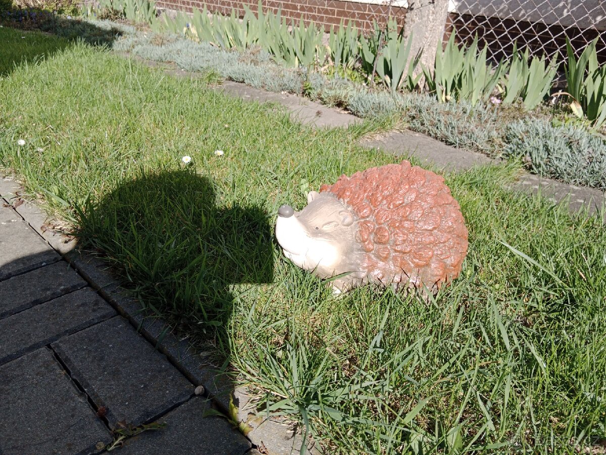 Dekorace do zahrady "Ježek " - 2