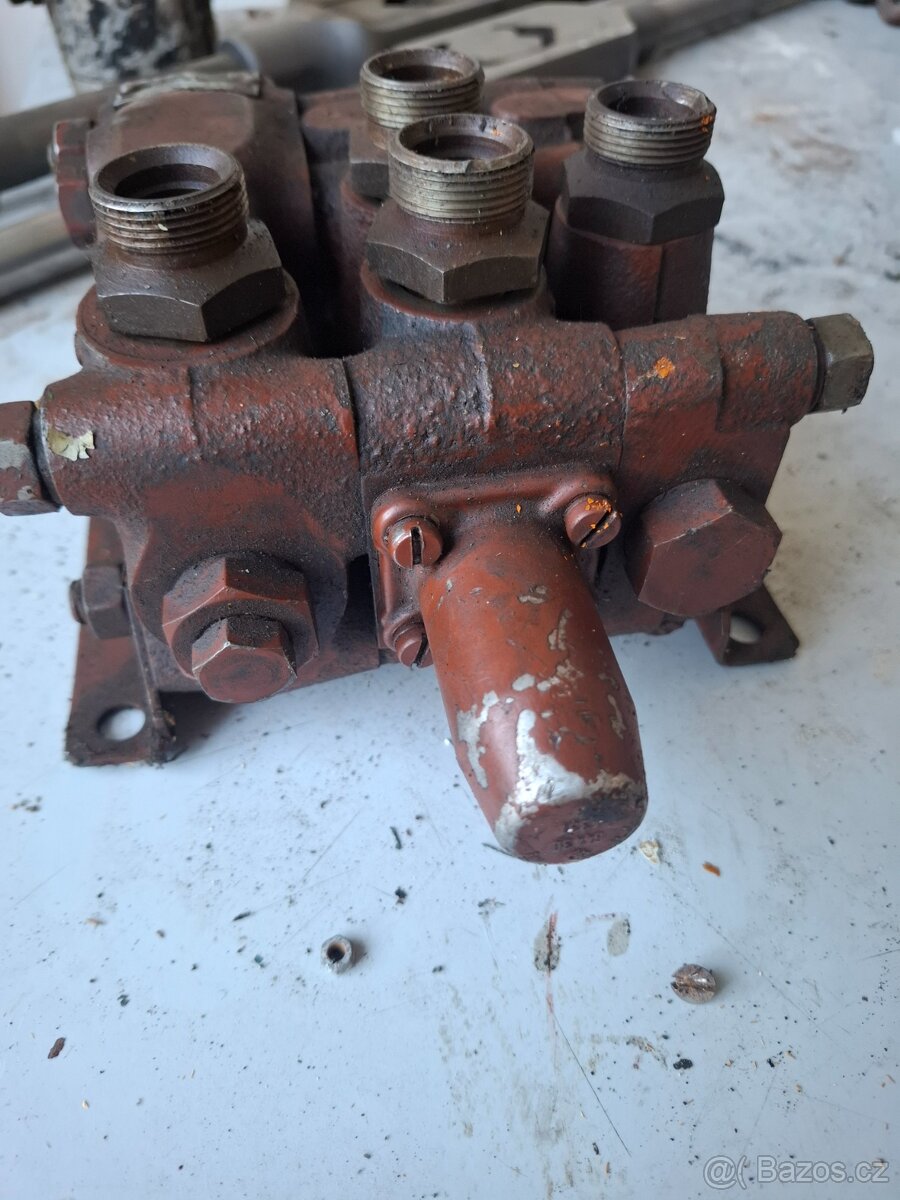 Hydraulický rozvaděč RS16 T - 2