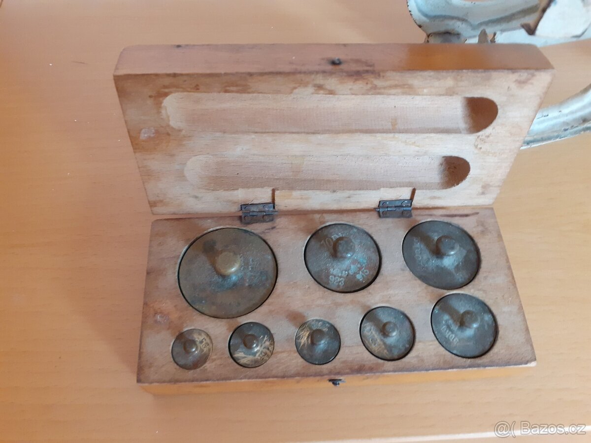 Prodáme staré váhy se závažím - 2