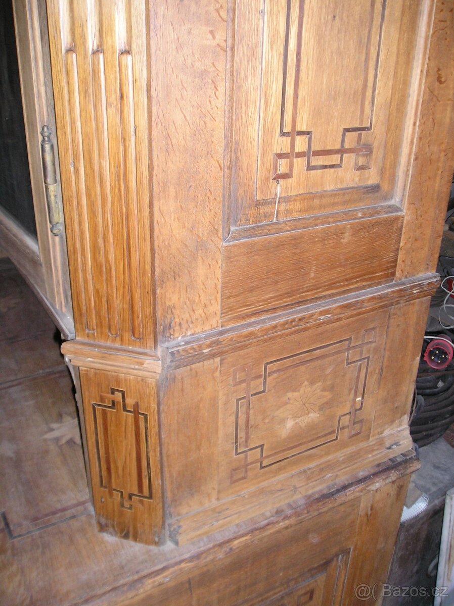 Starožitný klasicistní kredenc - 2