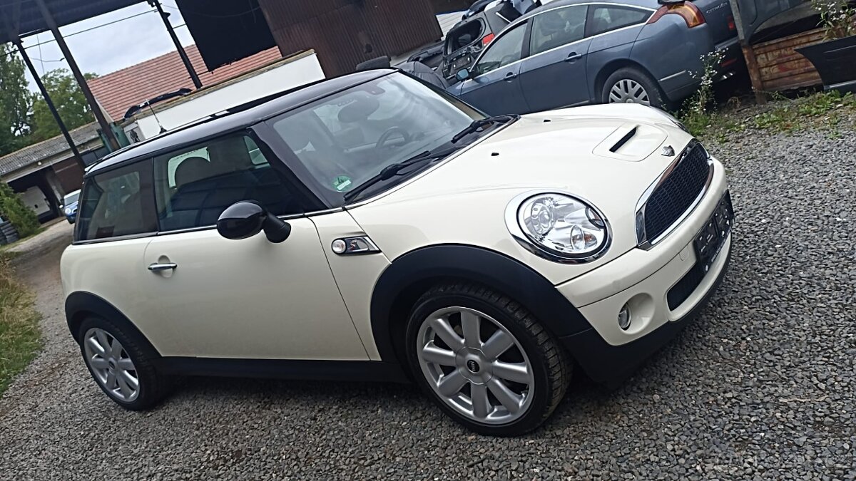 Mini cooper S R56 141kw po servisu - 2