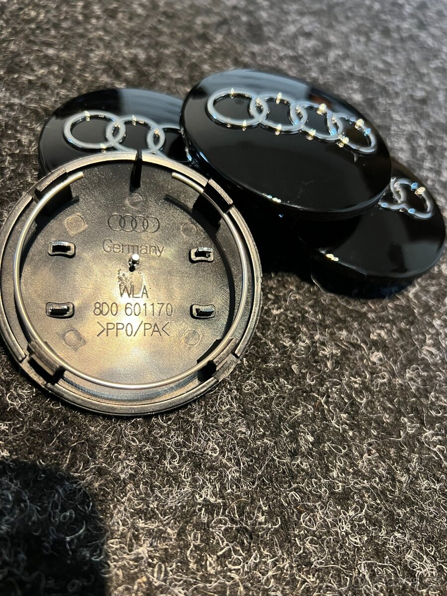 Středové krytky Audi 68mm černé - 2
