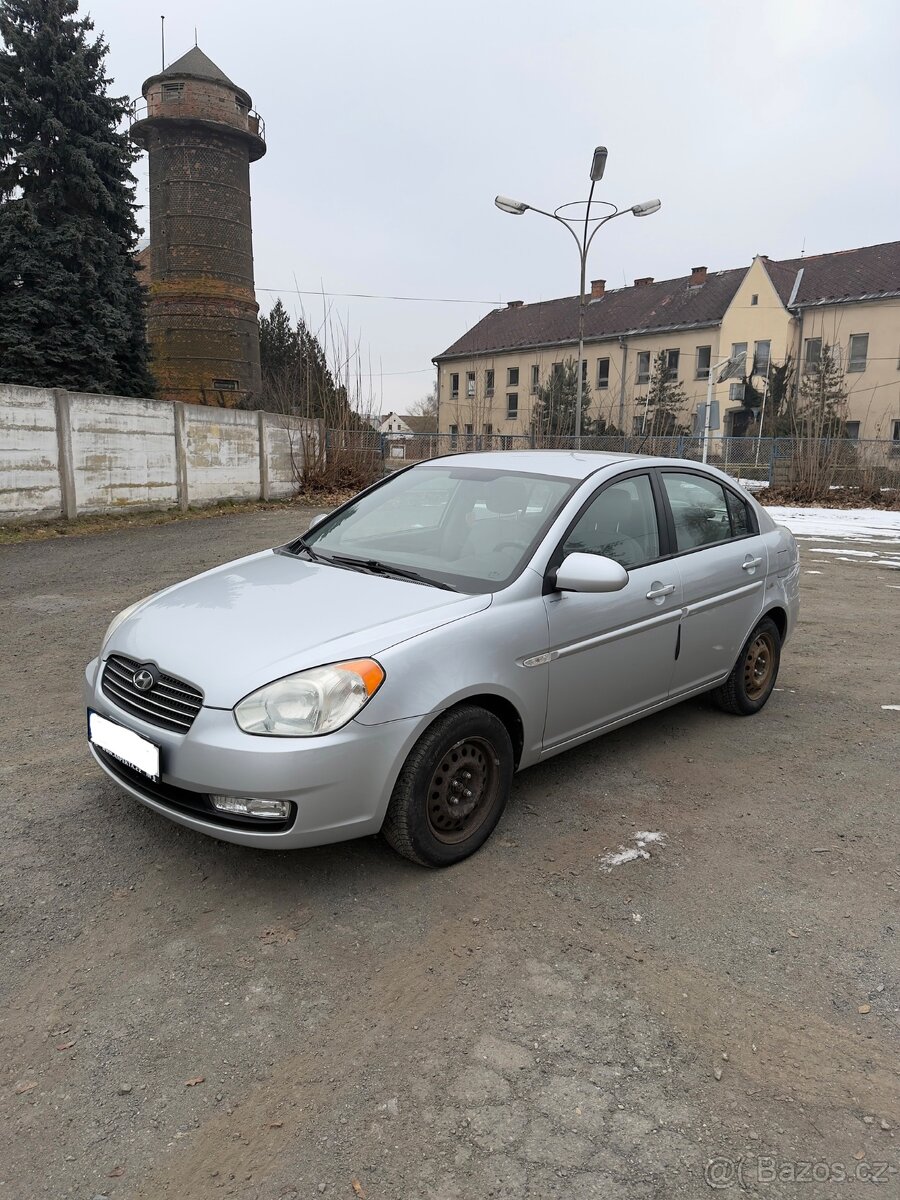 Hyundai Accent - 2