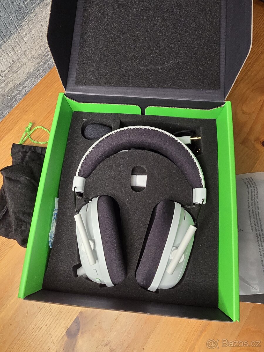 Bezdrátová sluchátka Razer BlackShark V2 Pro - 2