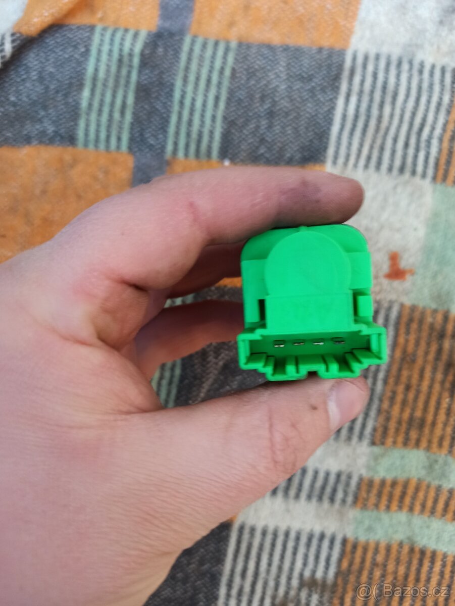 Prodám Fabia 1 - snímač brzdové světla - 2